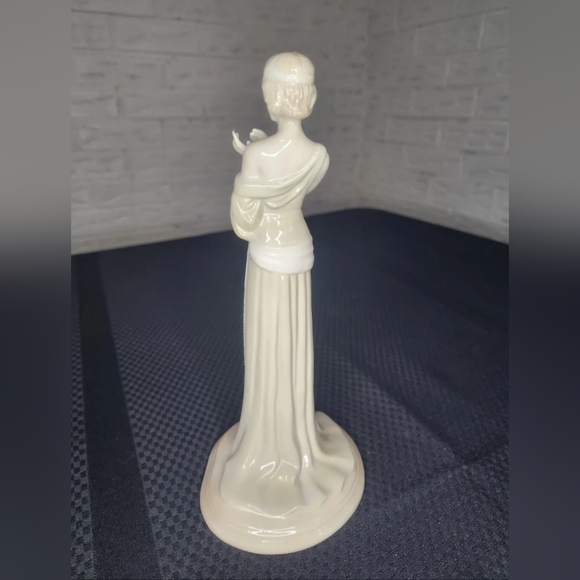 Porcelain Flapper Girl Figurine - Picture 2 of 10